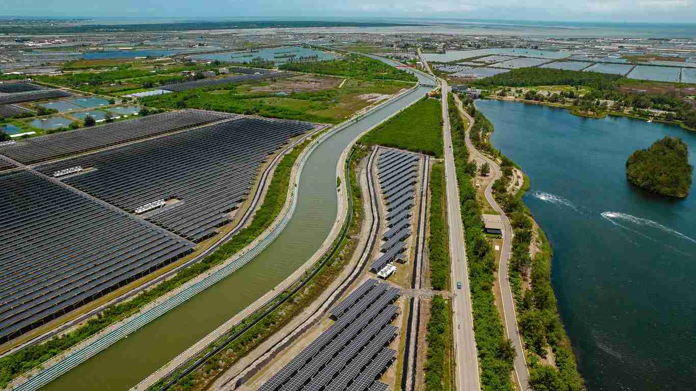 万利能源事业提供智慧能源管理、、、、太阳能监控管理、、全方位电厂建置及运维解决方案，，并拥有管理超过6000案场的经验