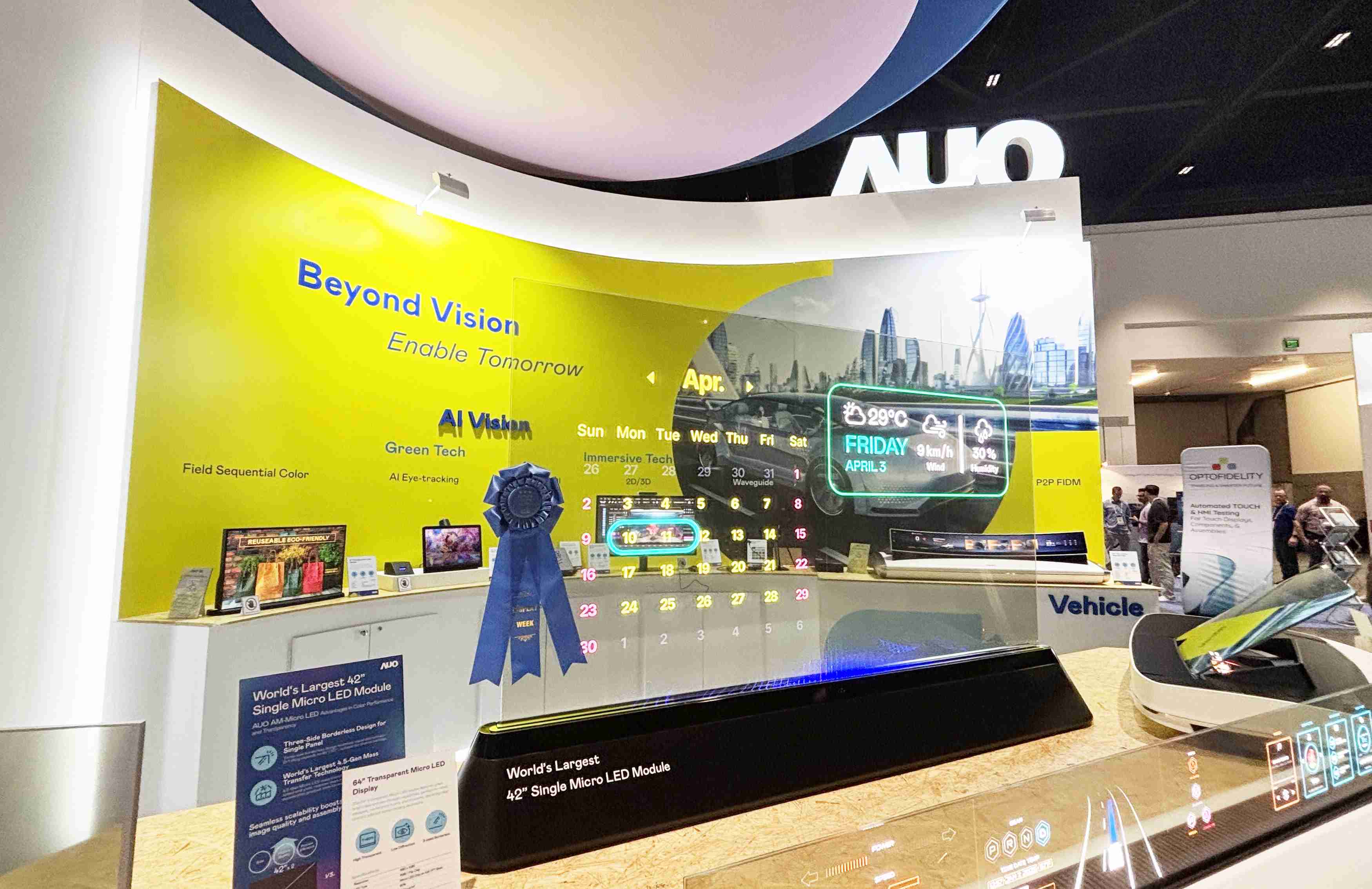 万利64吋透明Micro LED显示器获〝最佳Micro LED技术应用奖〞，，其绝妙的透明穿透特性，，，同时具备1,000 nits的高亮度表现，，并透过精细的无缝拼接延伸，，，可依需求灵活应用于多元场域，，，，展现出Micro LED显示技术划时空的无限潜力